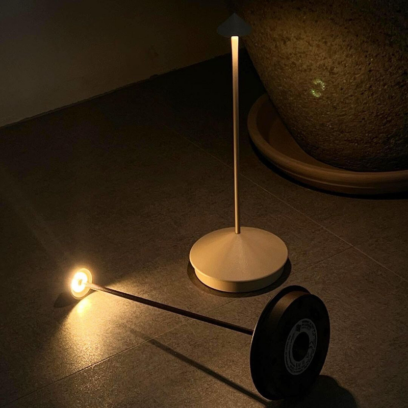 Luminária de mesa Portátil DILLA
